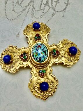 Vintage Accessocraft  Brooch with Art Glass  Center #cz500